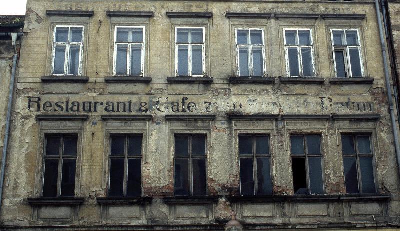 Zittau, Breite Str. 41, 21.6.1997 (1).jpg - Restaurant zum [Grünen?] Baum / darüber: Gasthaus ...